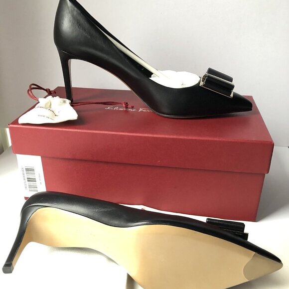 Salvatore Ferragamo Women's Zeri Pointed-Toe Leather Bow Pumps Black - Picture 4 of 12